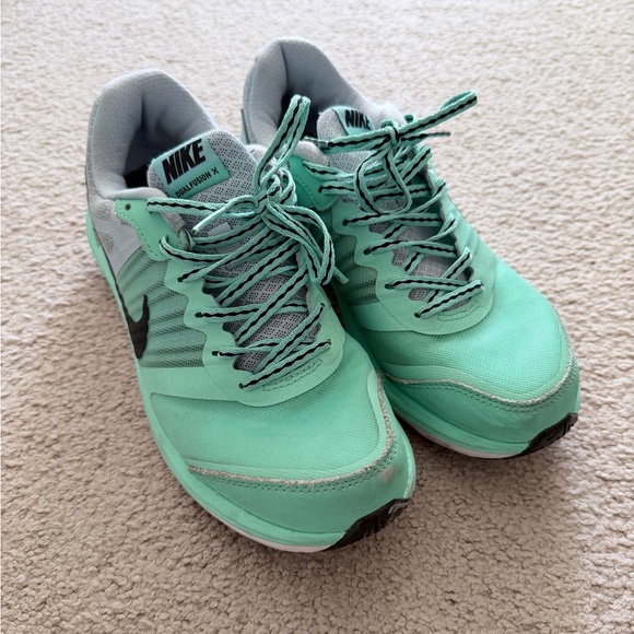 Nike used women sneakers - Picture 2 of 4